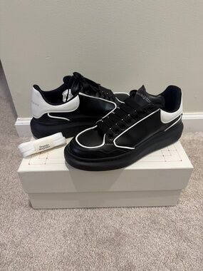 Alexander McQueen Black and White Sneaker Larry